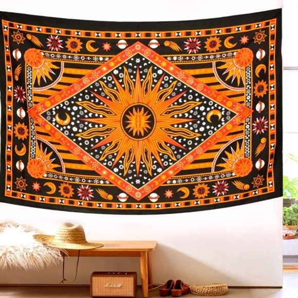 @devinegoods Other - Sun, moon, stars wall tapestry NIB 😍